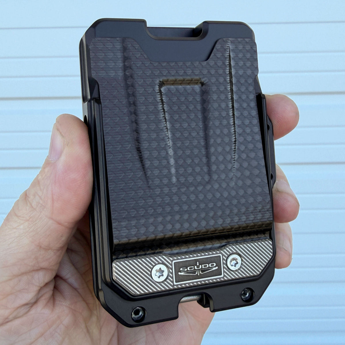 MC10 - Carbon Series